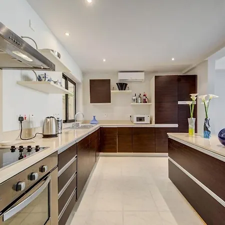 Waterfront 3br - St Angelo - Sleeps 6 شقة