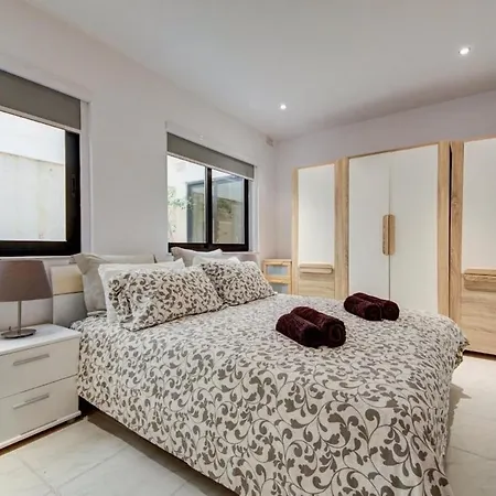 Waterfront 3br - St Angelo - Sleeps 6 شقة *