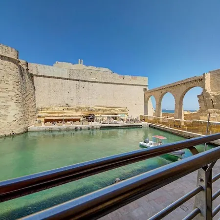 Waterfront 3br - St Angelo - Sleeps 6 شقة *