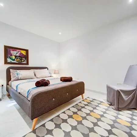 Waterfront 3br - St Angelo - Sleeps 6 شقة *