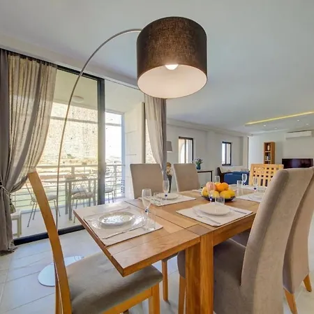 شقة Waterfront 3br - St Angelo - Sleeps 6 *